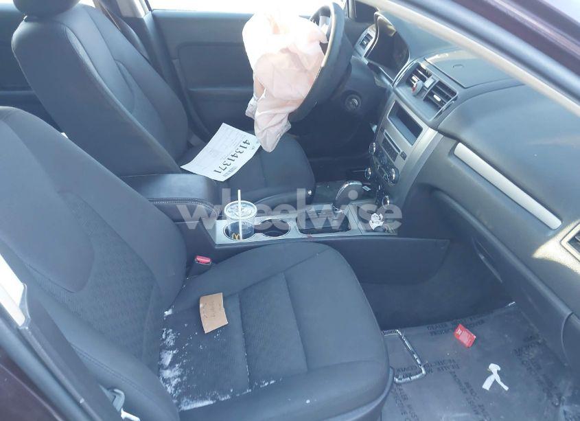 Photo 5 of 2011 Ford Fusion SE (VIN 3FAHP0HA2BR151670)