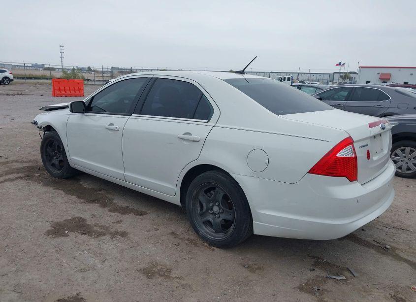 Photo 3 of 2011 Ford Fusion SE (VIN 3FAHP0HA2BR159333)