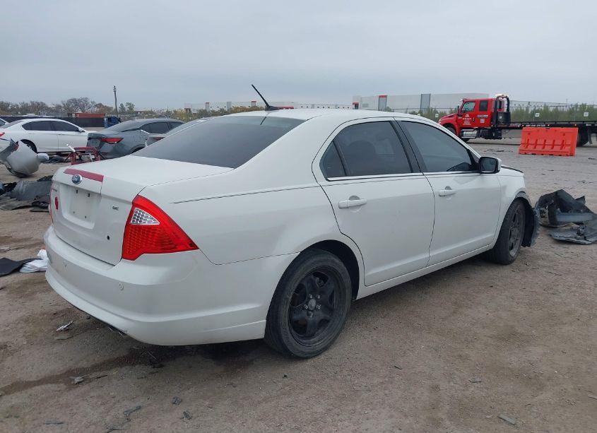 Photo 4 of 2011 Ford Fusion SE (VIN 3FAHP0HA2BR159333)