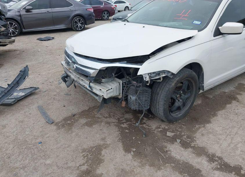 Photo 6 of 2011 Ford Fusion SE (VIN 3FAHP0HA2BR159333)