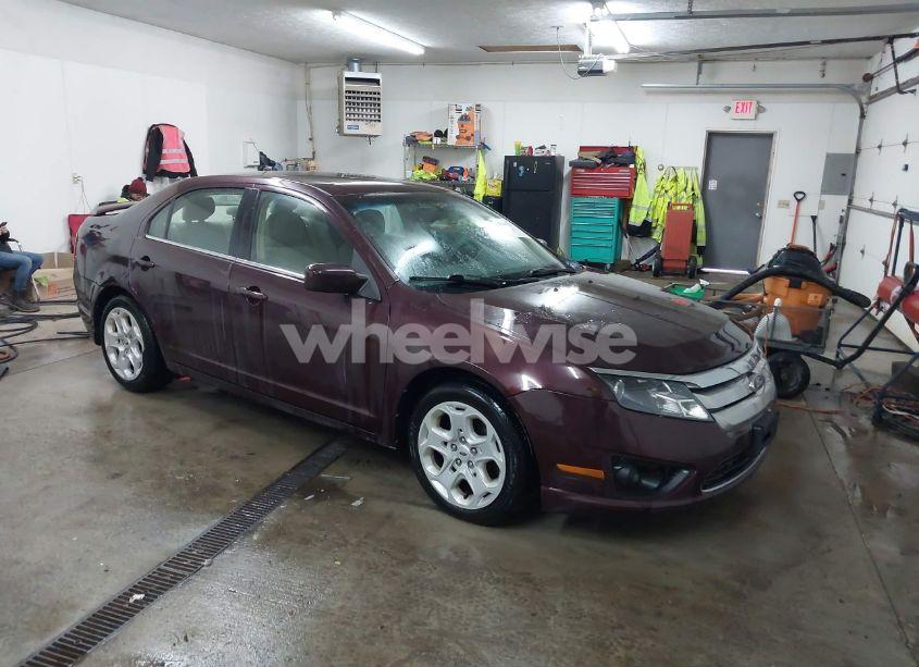 2011 Ford Fusion SE (VIN 3FAHP0HA2BR165052) main photo