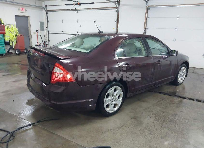 Photo 4 of 2011 Ford Fusion SE (VIN 3FAHP0HA2BR165052)