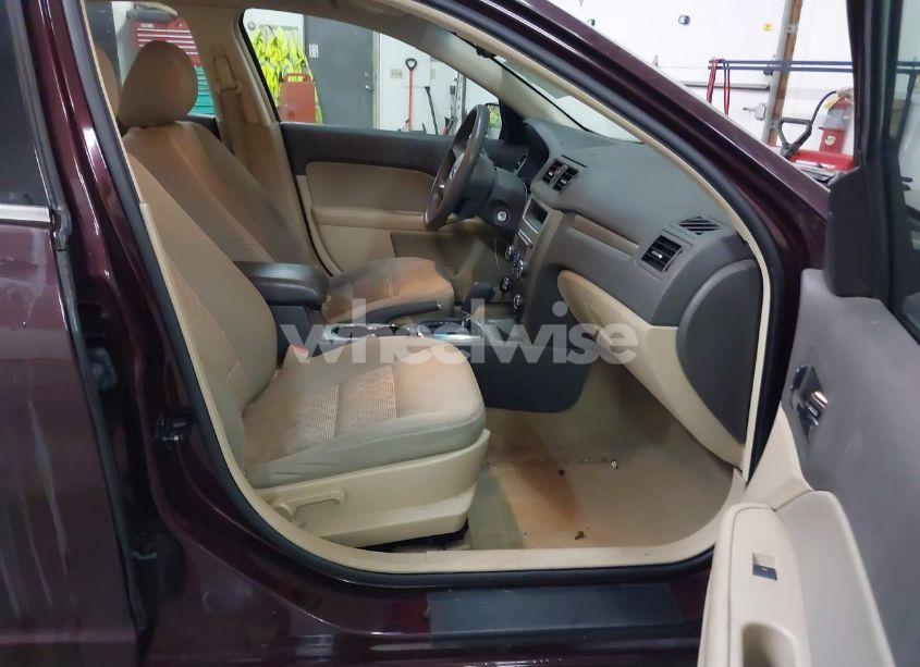 Photo 5 of 2011 Ford Fusion SE (VIN 3FAHP0HA2BR165052)