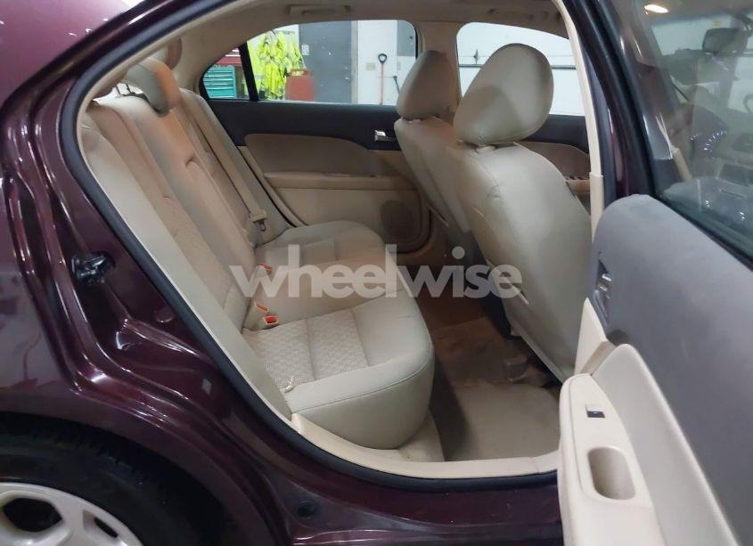 Photo 8 of 2011 Ford Fusion SE (VIN 3FAHP0HA2BR165052)