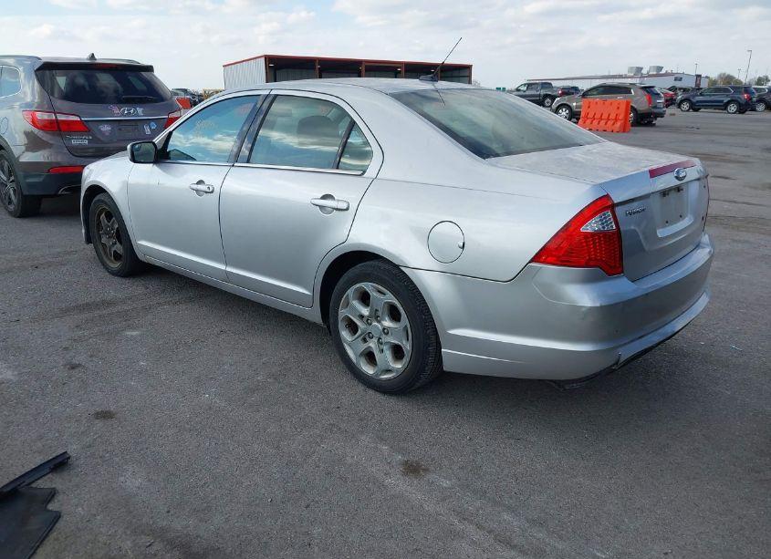 Photo 3 of 2011 Ford Fusion SE (VIN 3FAHP0HA2BR167254)