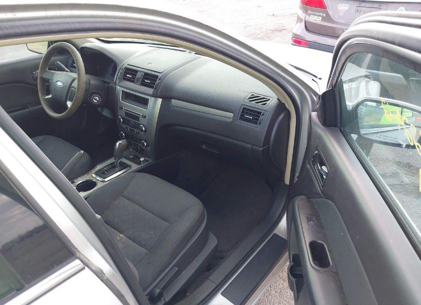 Photo 5 of 2011 Ford Fusion SE (VIN 3FAHP0HA2BR167254)