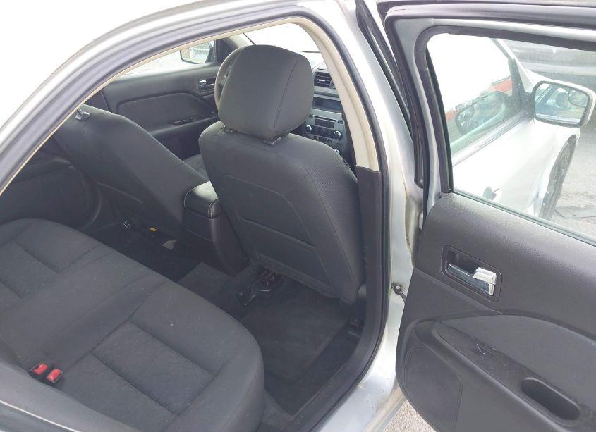 Photo 8 of 2011 Ford Fusion SE (VIN 3FAHP0HA2BR167254)