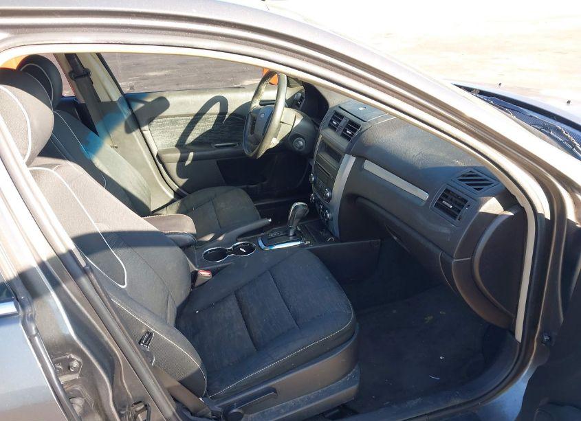 Photo 5 of 2011 Ford Fusion SE (VIN 3FAHP0HA2BR170851)