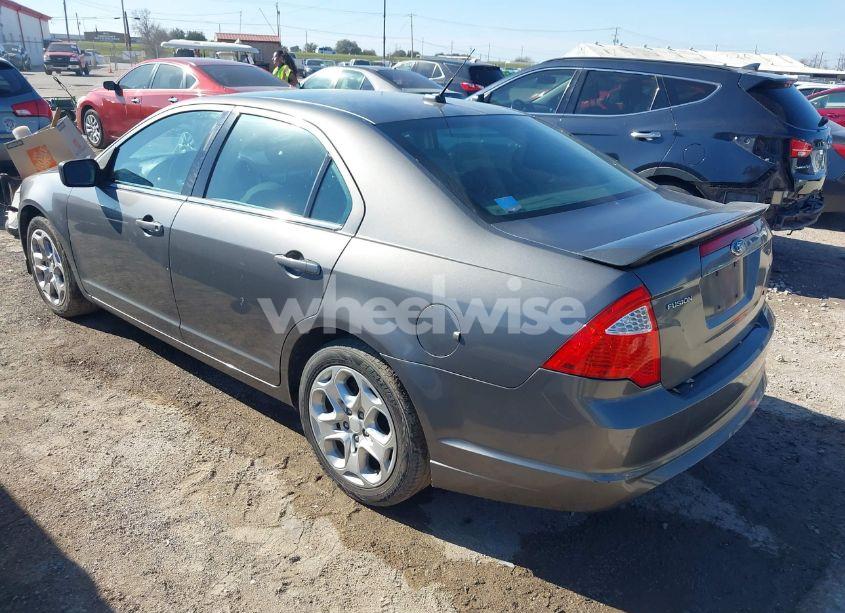 Photo 3 of 2011 Ford Fusion SE (VIN 3FAHP0HA2BR176049)