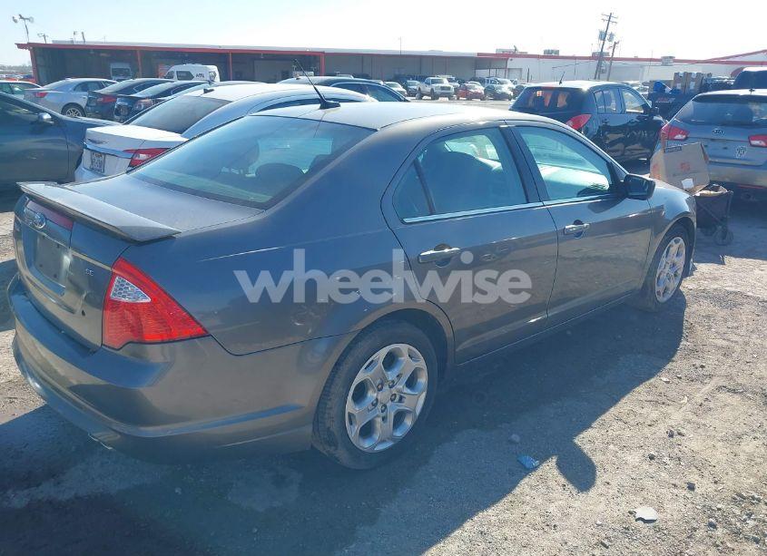 Photo 4 of 2011 Ford Fusion SE (VIN 3FAHP0HA2BR176049)