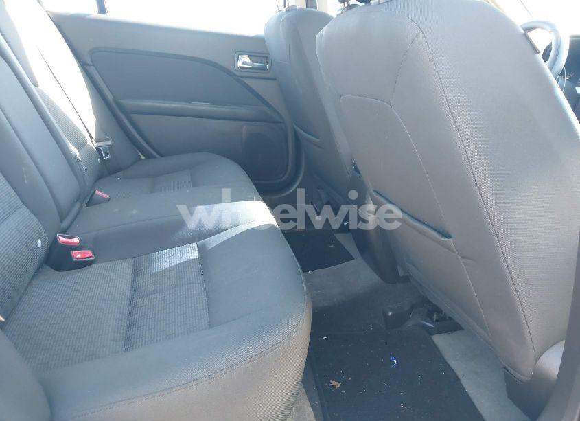 Photo 8 of 2011 Ford Fusion SE (VIN 3FAHP0HA2BR176049)