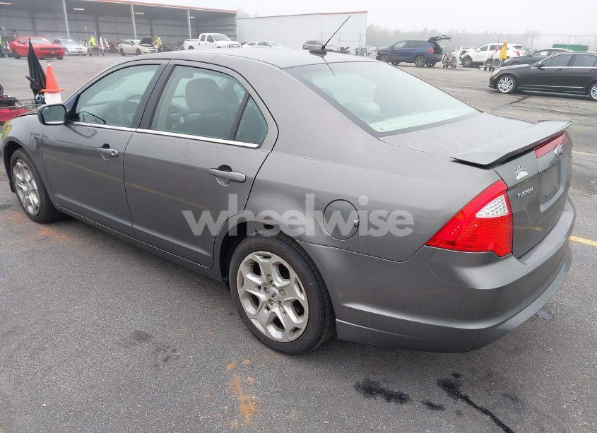 Photo 3 of 2011 Ford Fusion SE (VIN 3FAHP0HA2BR182661)