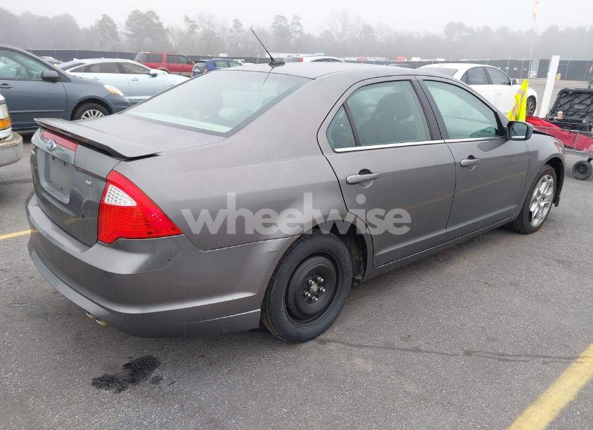 Photo 4 of 2011 Ford Fusion SE (VIN 3FAHP0HA2BR182661)