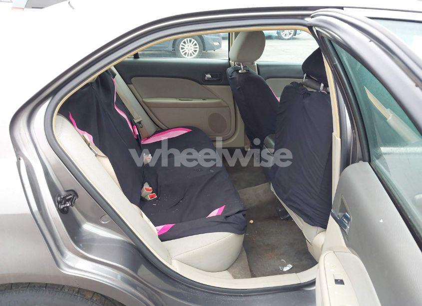 Photo 8 of 2011 Ford Fusion SE (VIN 3FAHP0HA2BR182661)