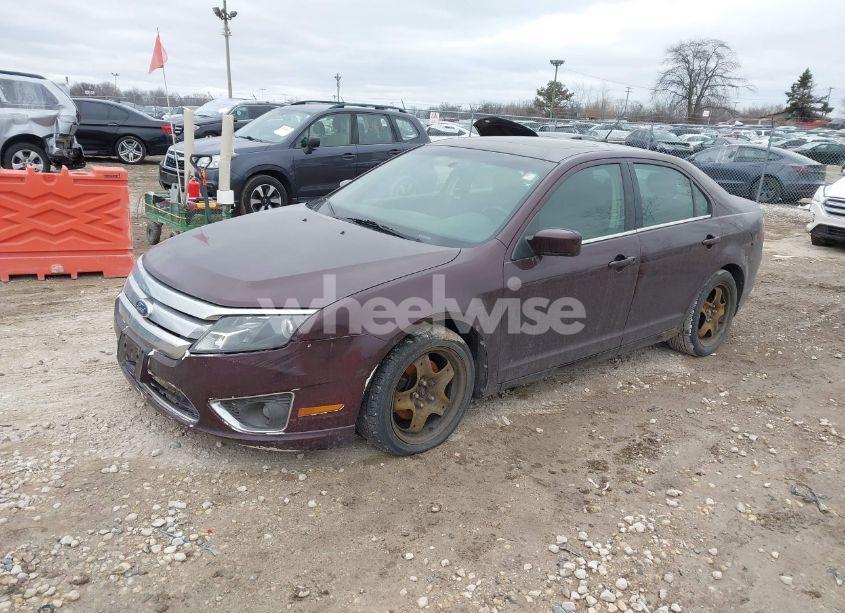 Photo 2 of 2011 Ford Fusion SE (VIN 3FAHP0HA2BR183096)