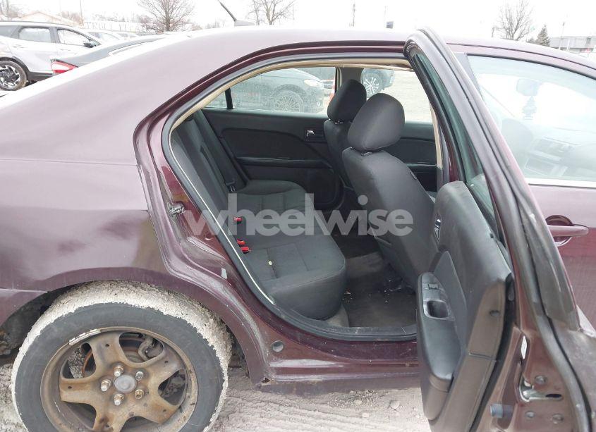 Photo 8 of 2011 Ford Fusion SE (VIN 3FAHP0HA2BR183096)