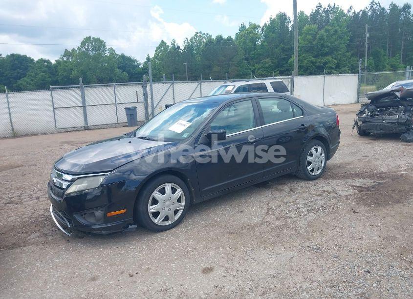 Photo 2 of 2011 Ford Fusion SE (VIN 3FAHP0HA2BR197788)