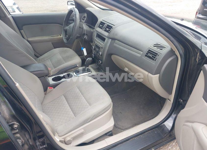 Photo 5 of 2011 Ford Fusion SE (VIN 3FAHP0HA2BR197788)