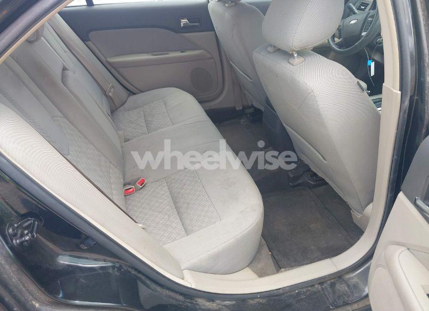 Photo 8 of 2011 Ford Fusion SE (VIN 3FAHP0HA2BR197788)