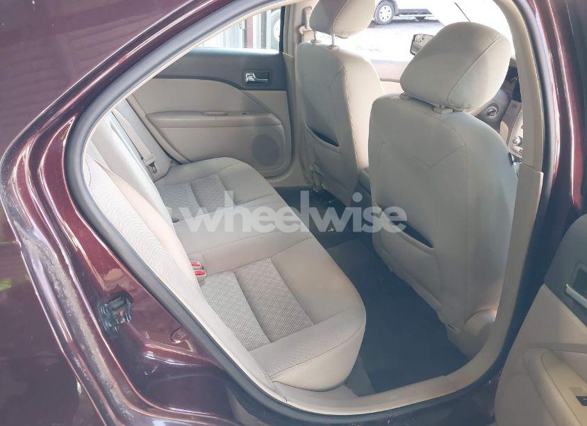 Photo 8 of 2011 Ford Fusion SE (VIN 3FAHP0HA2BR218249)