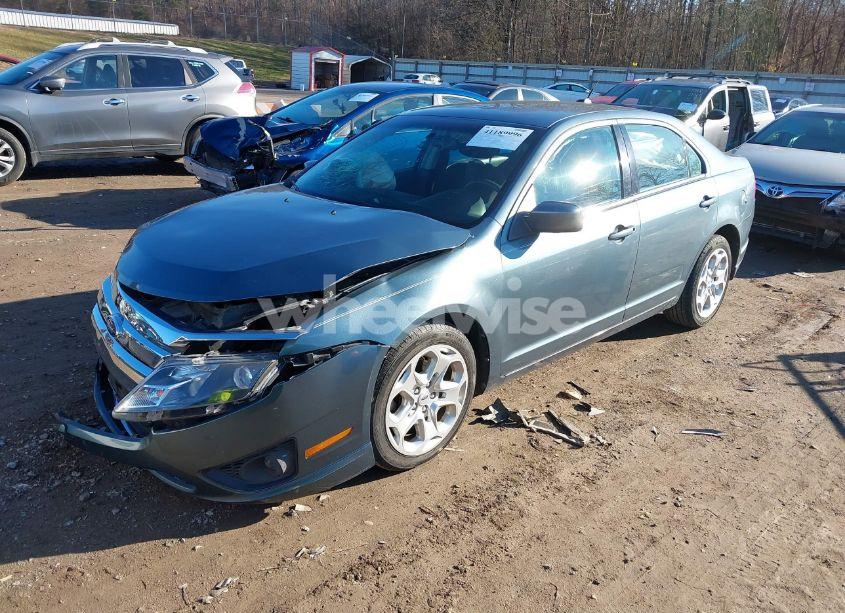 Photo 2 of 2011 Ford Fusion SE (VIN 3FAHP0HA2BR246567)