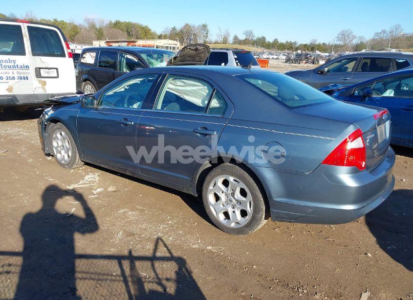 Photo 3 of 2011 Ford Fusion SE (VIN 3FAHP0HA2BR246567)