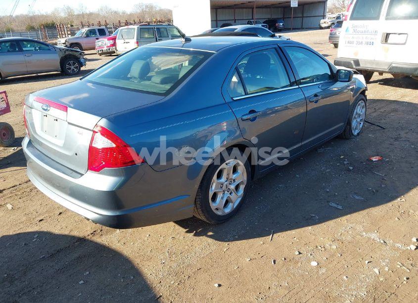 Photo 4 of 2011 Ford Fusion SE (VIN 3FAHP0HA2BR246567)