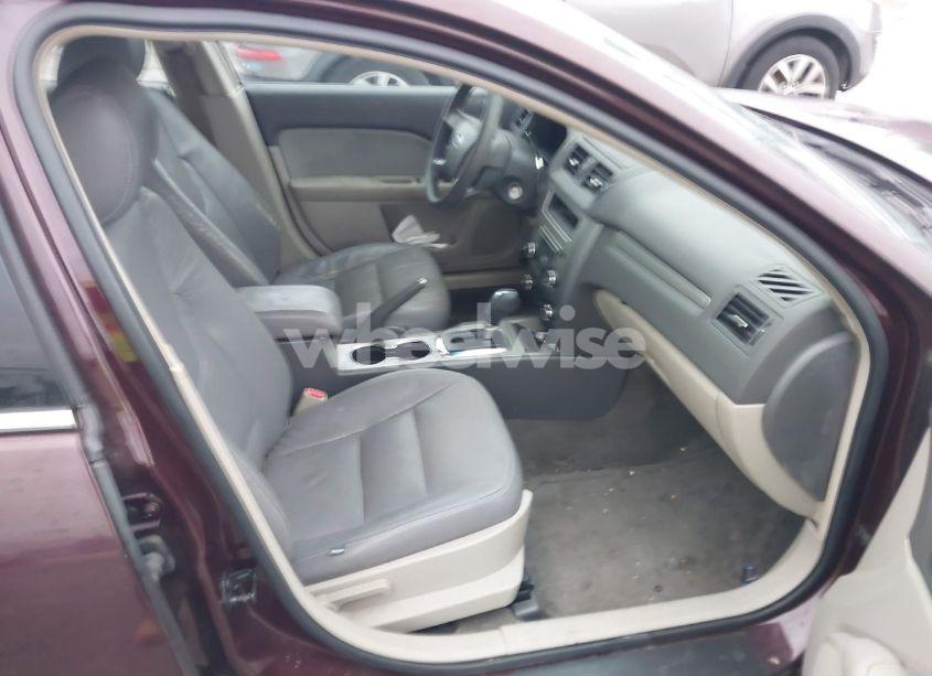 Photo 5 of 2011 Ford Fusion SE (VIN 3FAHP0HA2BR250540)