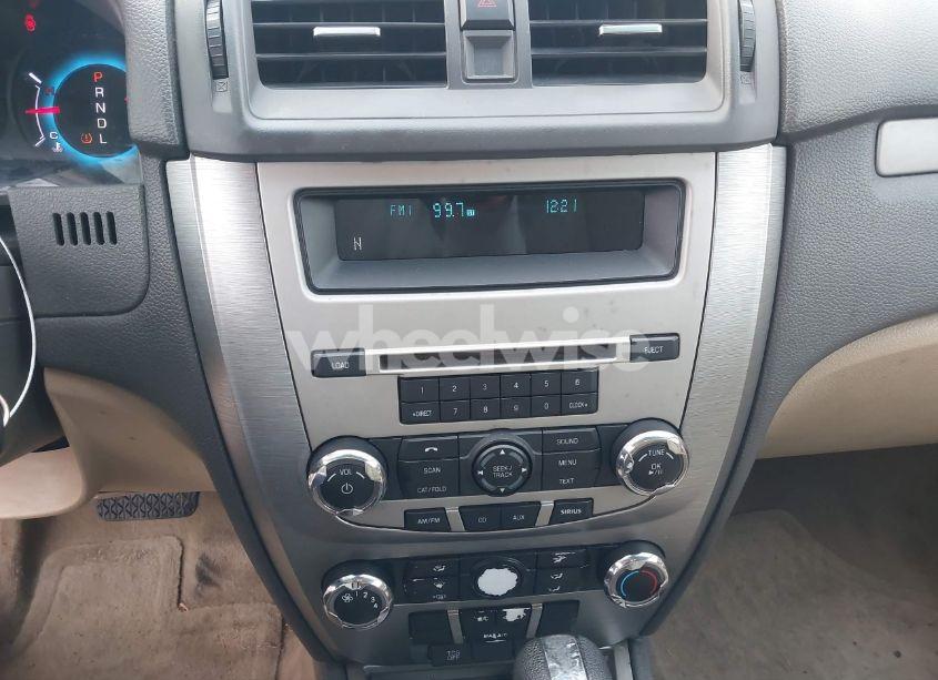 Photo 17 of 2011 Ford Fusion SE (VIN 3FAHP0HA2BR277916)