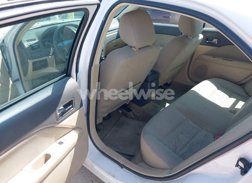 Photo 14 of 2011 Ford Fusion SE (VIN 3FAHP0HA2BR286485)