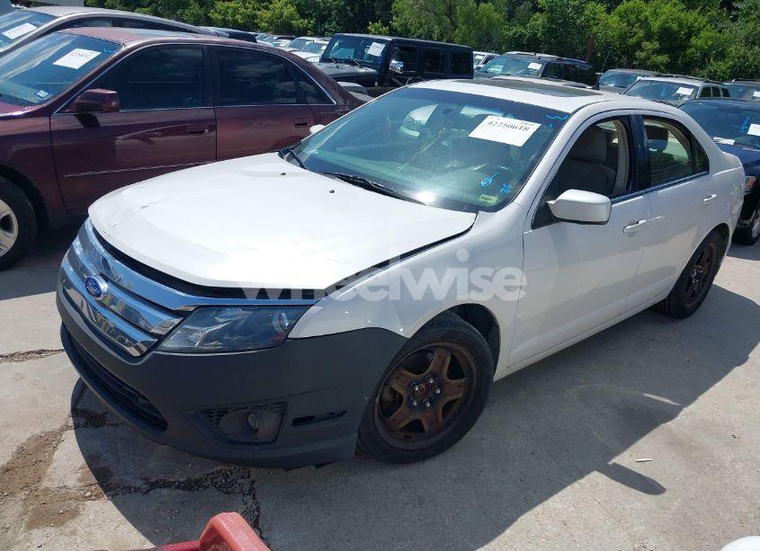 Photo 2 of 2011 Ford Fusion SE (VIN 3FAHP0HA2BR286485)