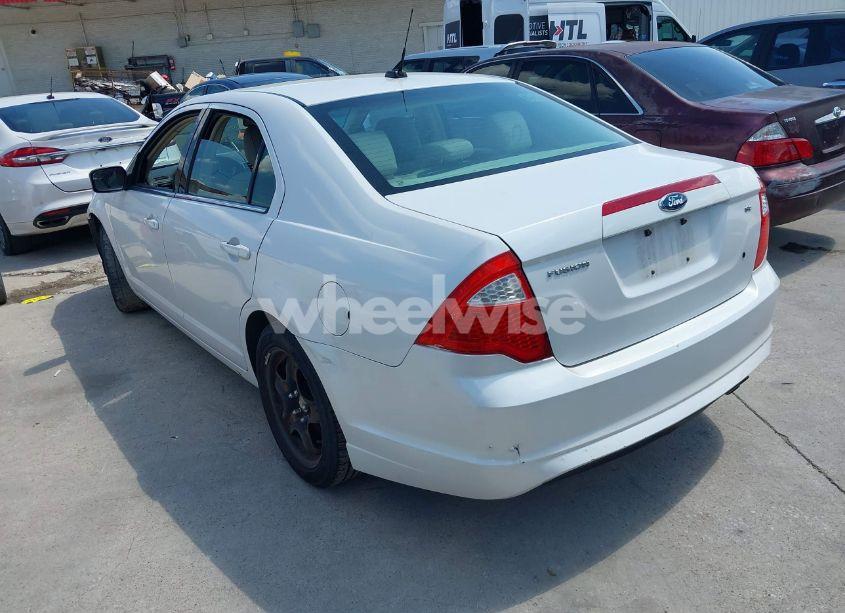Photo 3 of 2011 Ford Fusion SE (VIN 3FAHP0HA2BR286485)