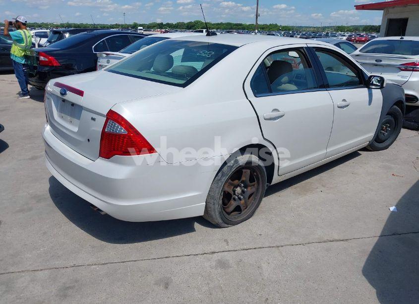 Photo 4 of 2011 Ford Fusion SE (VIN 3FAHP0HA2BR286485)