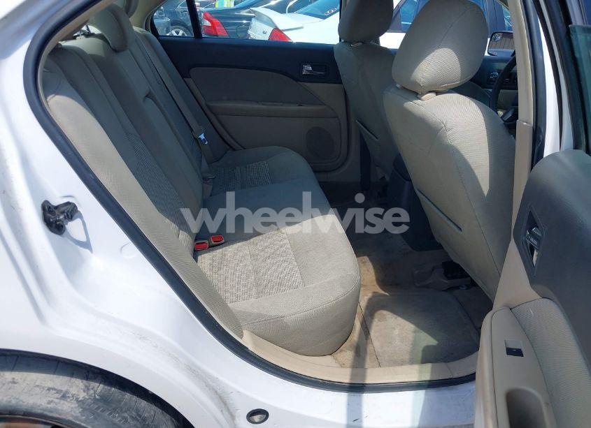 Photo 8 of 2011 Ford Fusion SE (VIN 3FAHP0HA2BR286485)