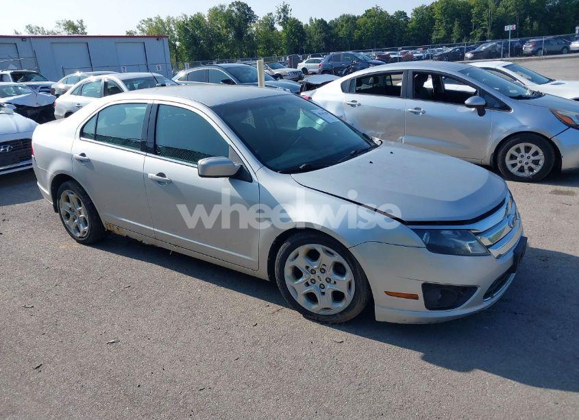 2011 Ford Fusion SE (VIN 3FAHP0HA2BR300305) main photo