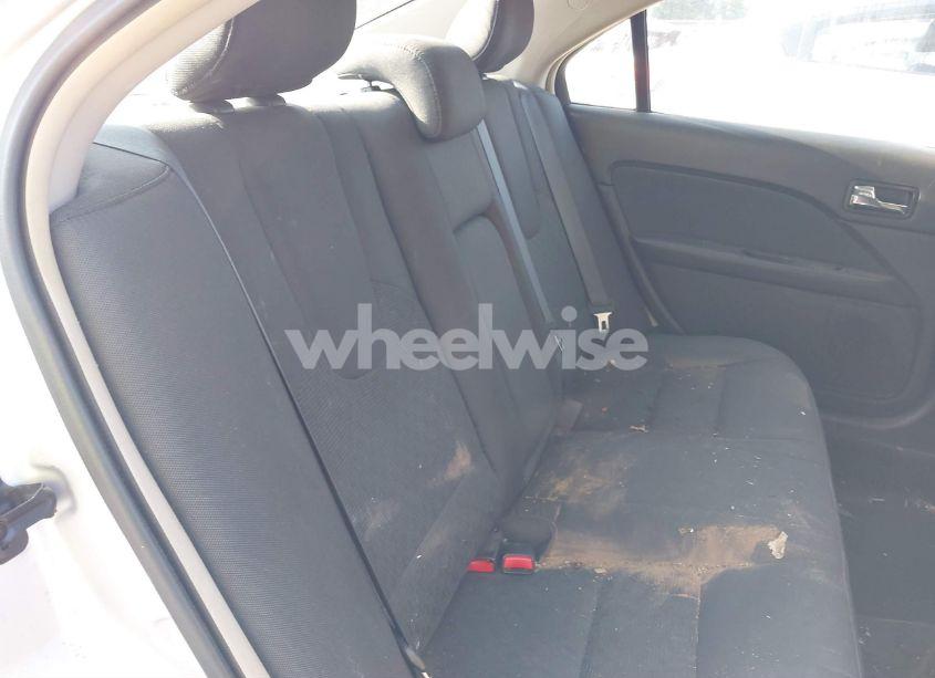 Photo 8 of 2011 Ford Fusion SE (VIN 3FAHP0HA2BR300305)