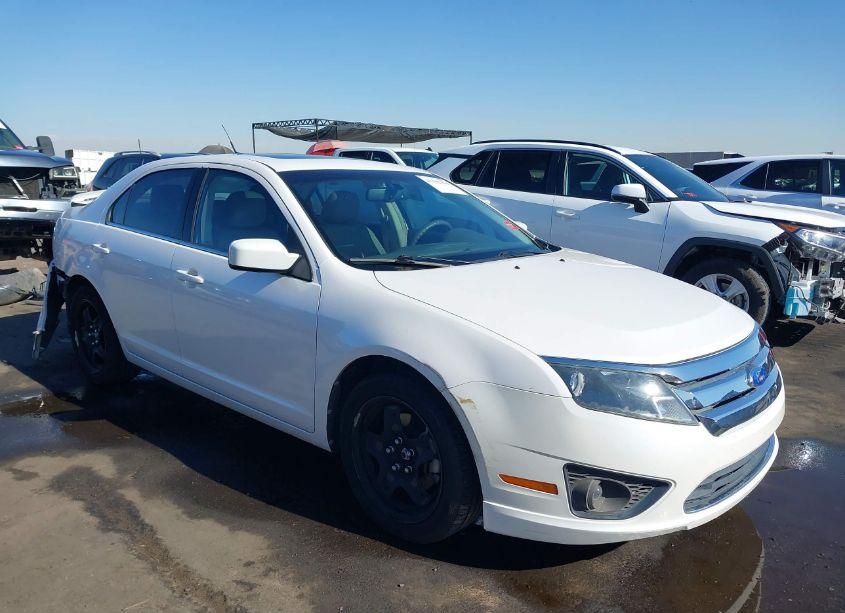 2011 Ford Fusion SE (VIN 3FAHP0HA2BR303236) main photo