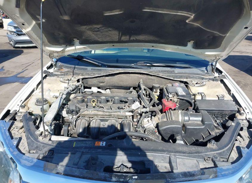 Photo 10 of 2011 Ford Fusion SE (VIN 3FAHP0HA2BR303236)