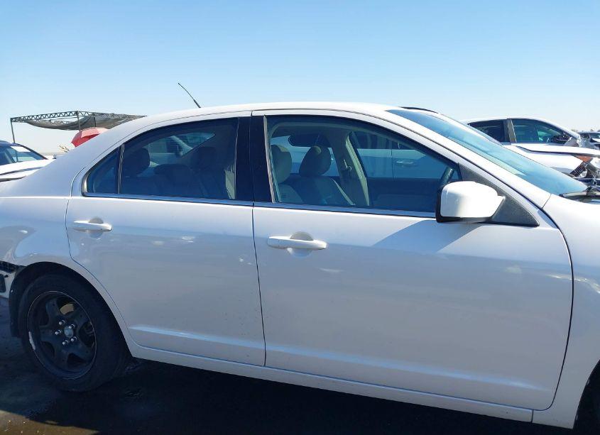 Photo 13 of 2011 Ford Fusion SE (VIN 3FAHP0HA2BR303236)