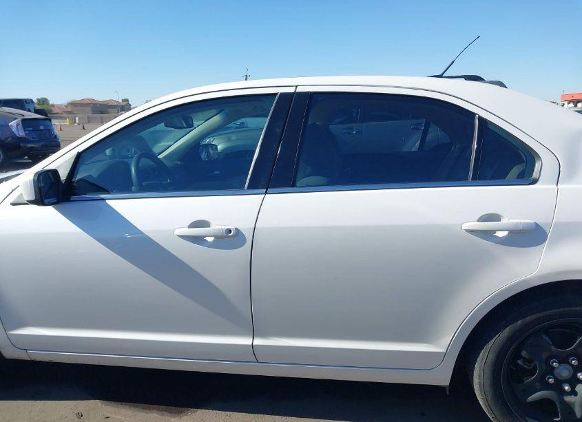 Photo 14 of 2011 Ford Fusion SE (VIN 3FAHP0HA2BR303236)