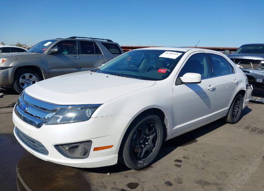 Photo 2 of 2011 Ford Fusion SE (VIN 3FAHP0HA2BR303236)