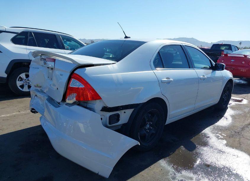 Photo 4 of 2011 Ford Fusion SE (VIN 3FAHP0HA2BR303236)