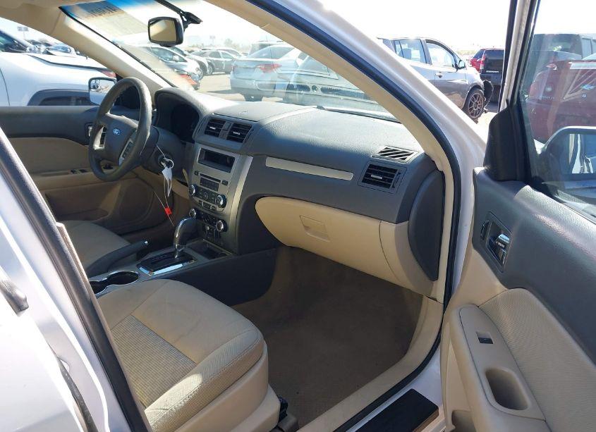 Photo 5 of 2011 Ford Fusion SE (VIN 3FAHP0HA2BR303236)