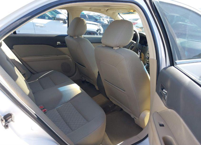 Photo 8 of 2011 Ford Fusion SE (VIN 3FAHP0HA2BR303236)
