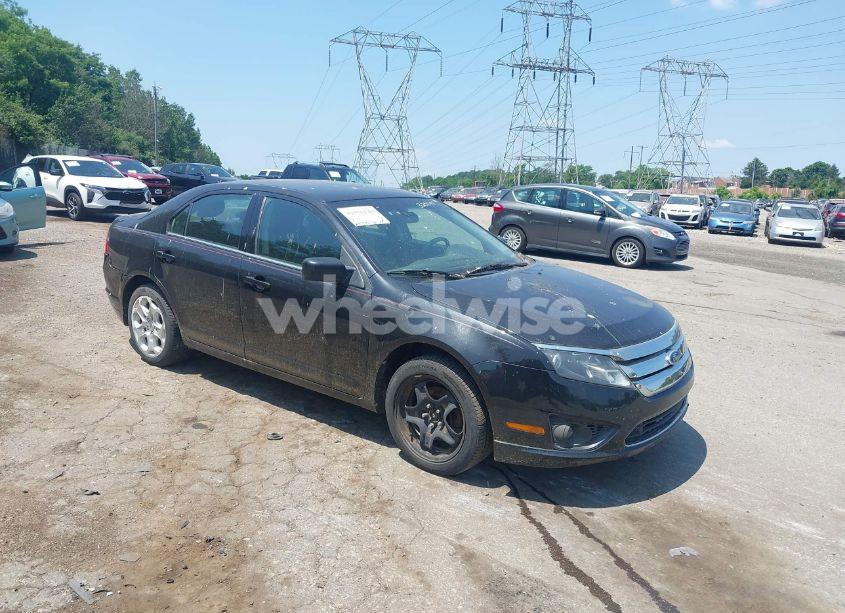 2011 Ford Fusion SE (VIN 3FAHP0HA2BR320845) main photo