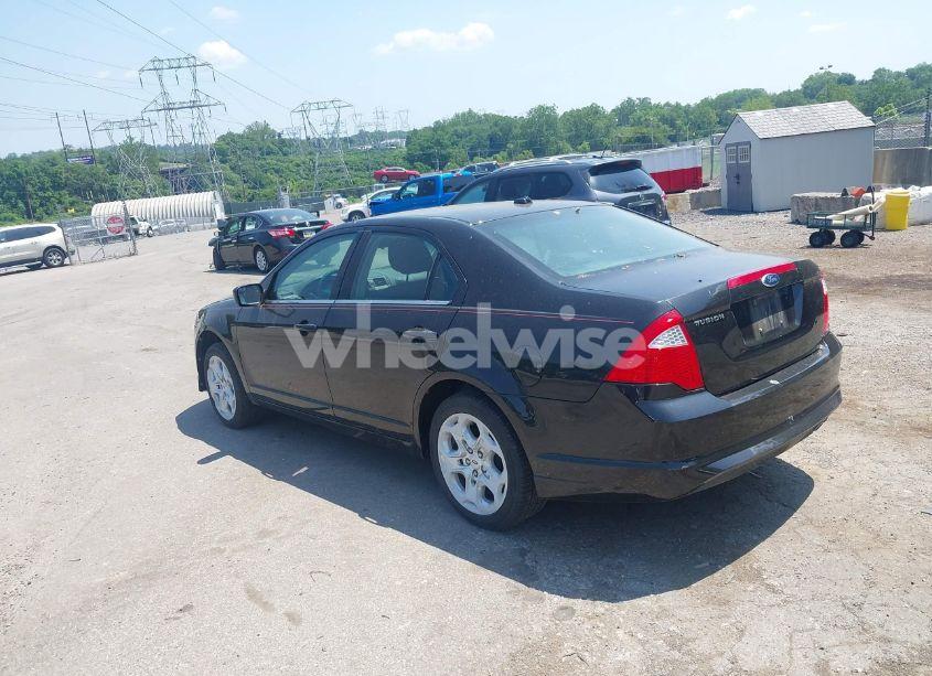 Photo 3 of 2011 Ford Fusion SE (VIN 3FAHP0HA2BR320845)