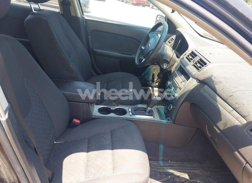 Photo 5 of 2011 Ford Fusion SE (VIN 3FAHP0HA2BR320845)