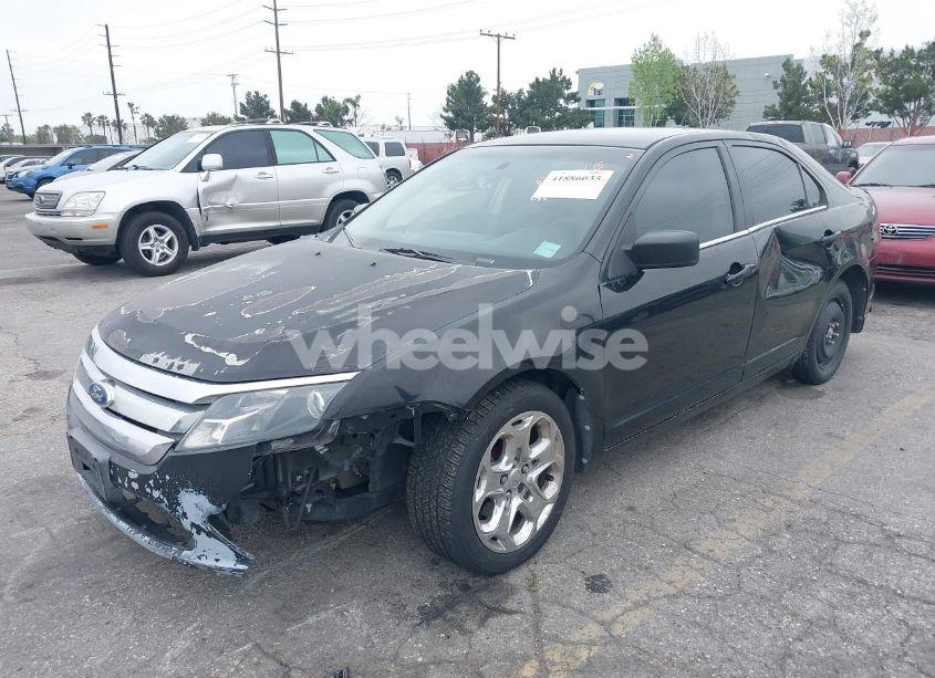 Photo 2 of 2011 Ford Fusion SE (VIN 3FAHP0HA2BR322918)