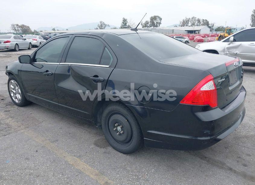 Photo 3 of 2011 Ford Fusion SE (VIN 3FAHP0HA2BR322918)