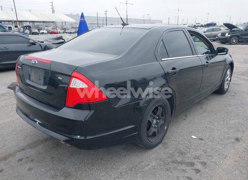 Photo 4 of 2011 Ford Fusion SE (VIN 3FAHP0HA2BR322918)